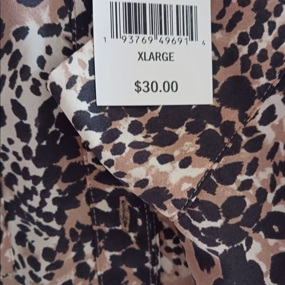 New with tags,  leopard print  (longer blouse) size XL - Picture 4 of 4